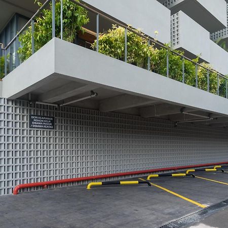 Sans Hotel Rg Living Jogja By Reddoorz Yogyakarta Exterior photo