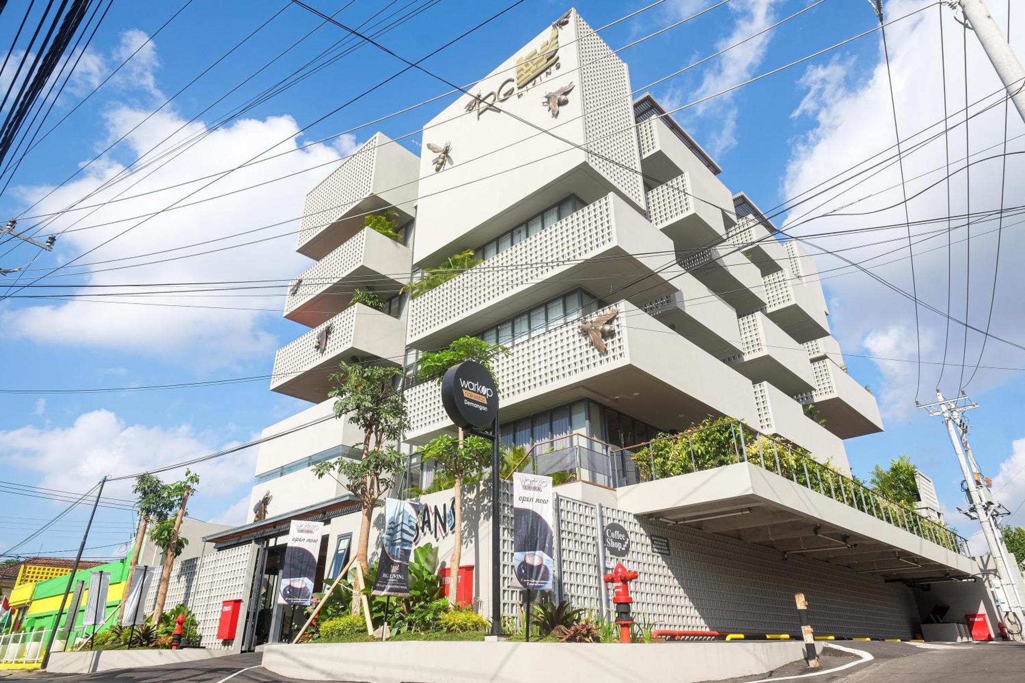 Sans Hotel Rg Living Jogja By Reddoorz Yogyakarta Exterior photo