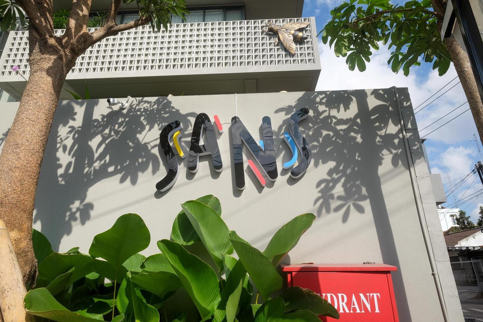 Sans Hotel Rg Living Jogja By Reddoorz Yogyakarta Exterior photo