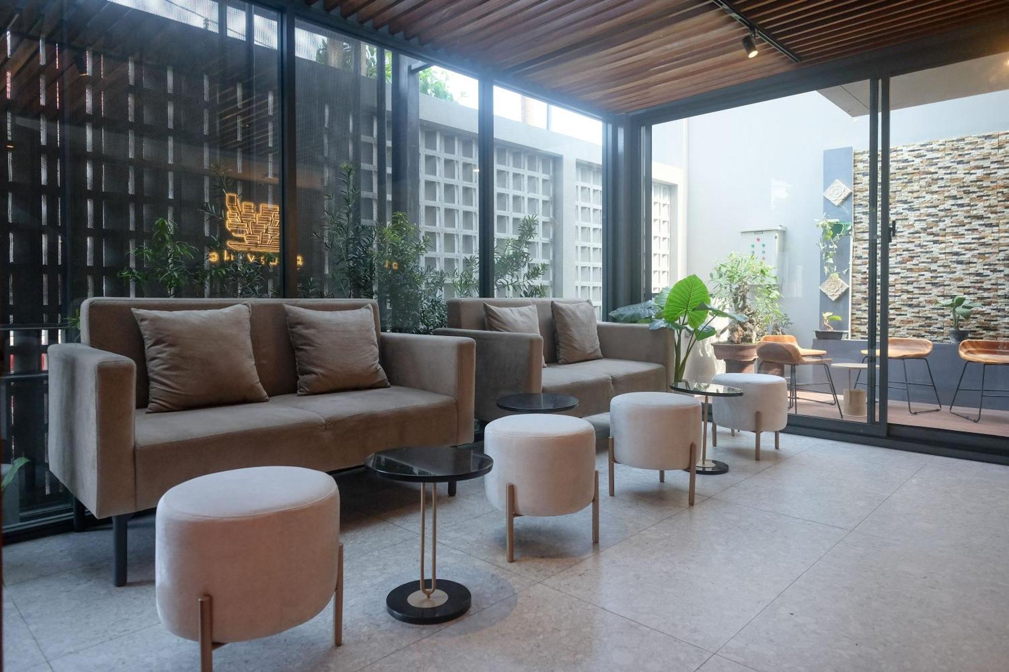 Sans Hotel Rg Living Jogja By Reddoorz Yogyakarta Exterior photo