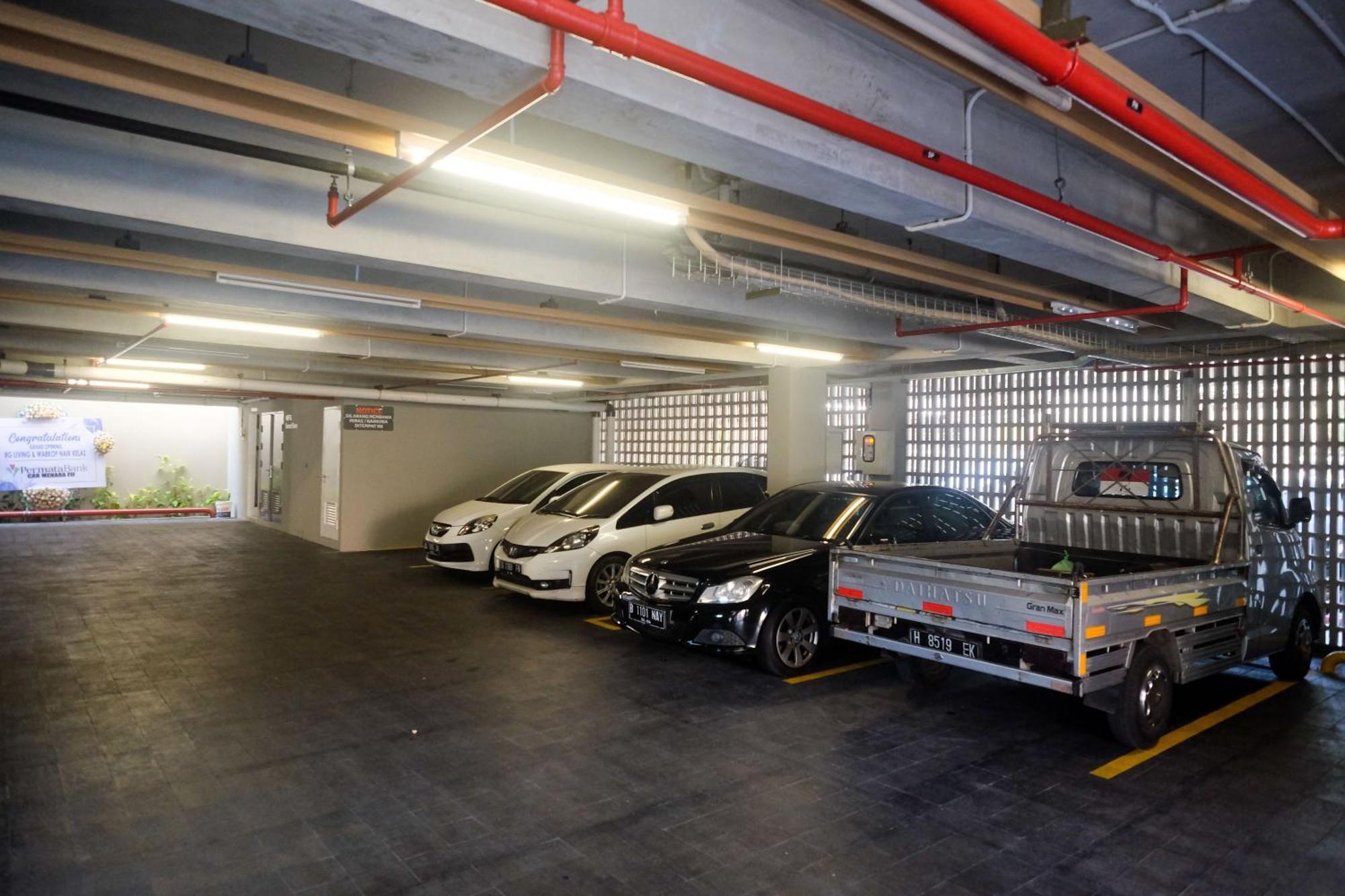 Sans Hotel Rg Living Jogja By Reddoorz Yogyakarta Exterior photo