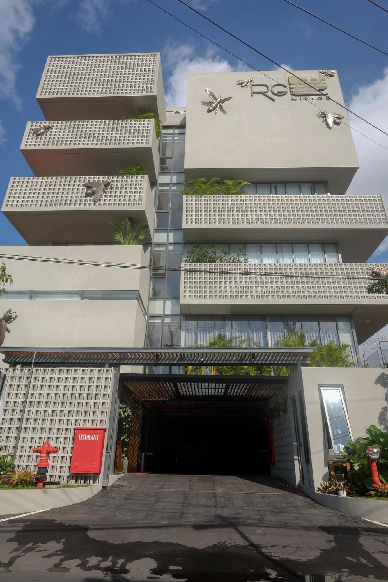 Sans Hotel Rg Living Jogja By Reddoorz Yogyakarta Exterior photo