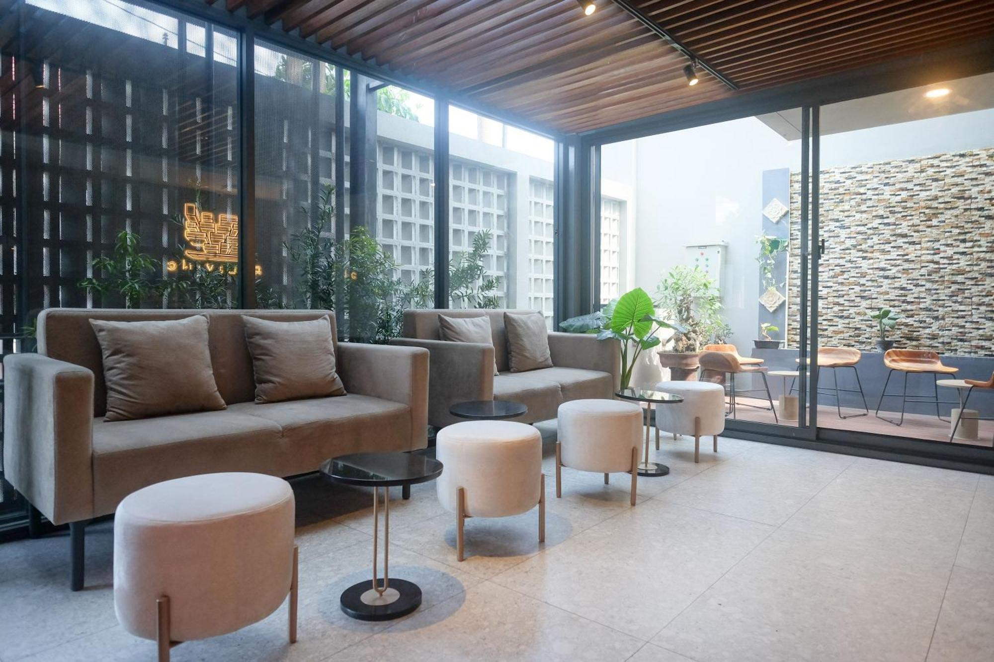 Sans Hotel Rg Living Jogja By Reddoorz Yogyakarta Exterior photo