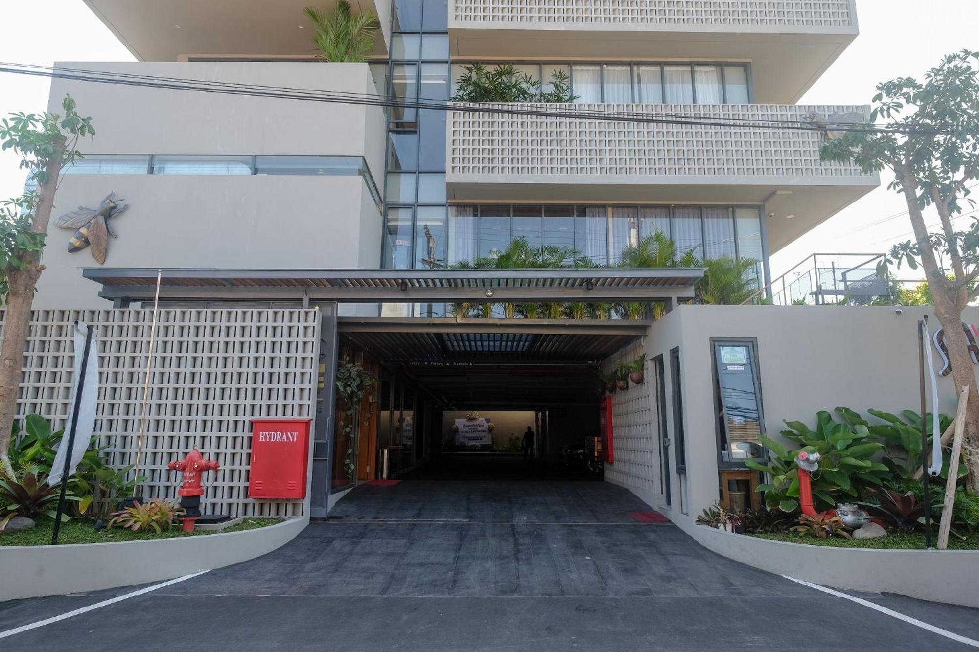 Sans Hotel Rg Living Jogja By Reddoorz Yogyakarta Exterior photo