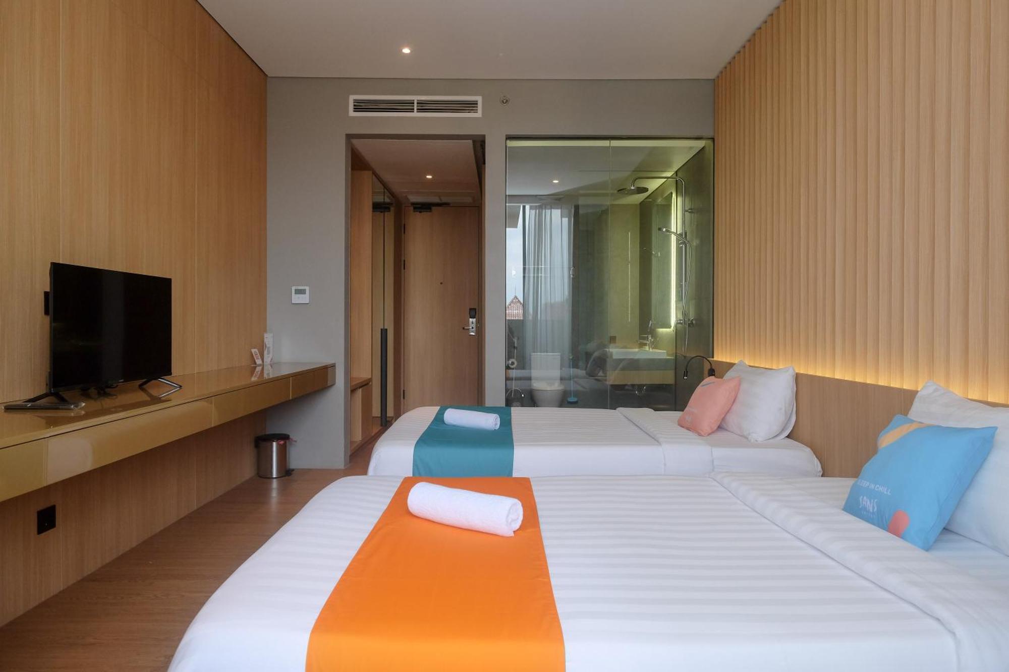 Sans Hotel Rg Living Jogja By Reddoorz Yogyakarta Exterior photo