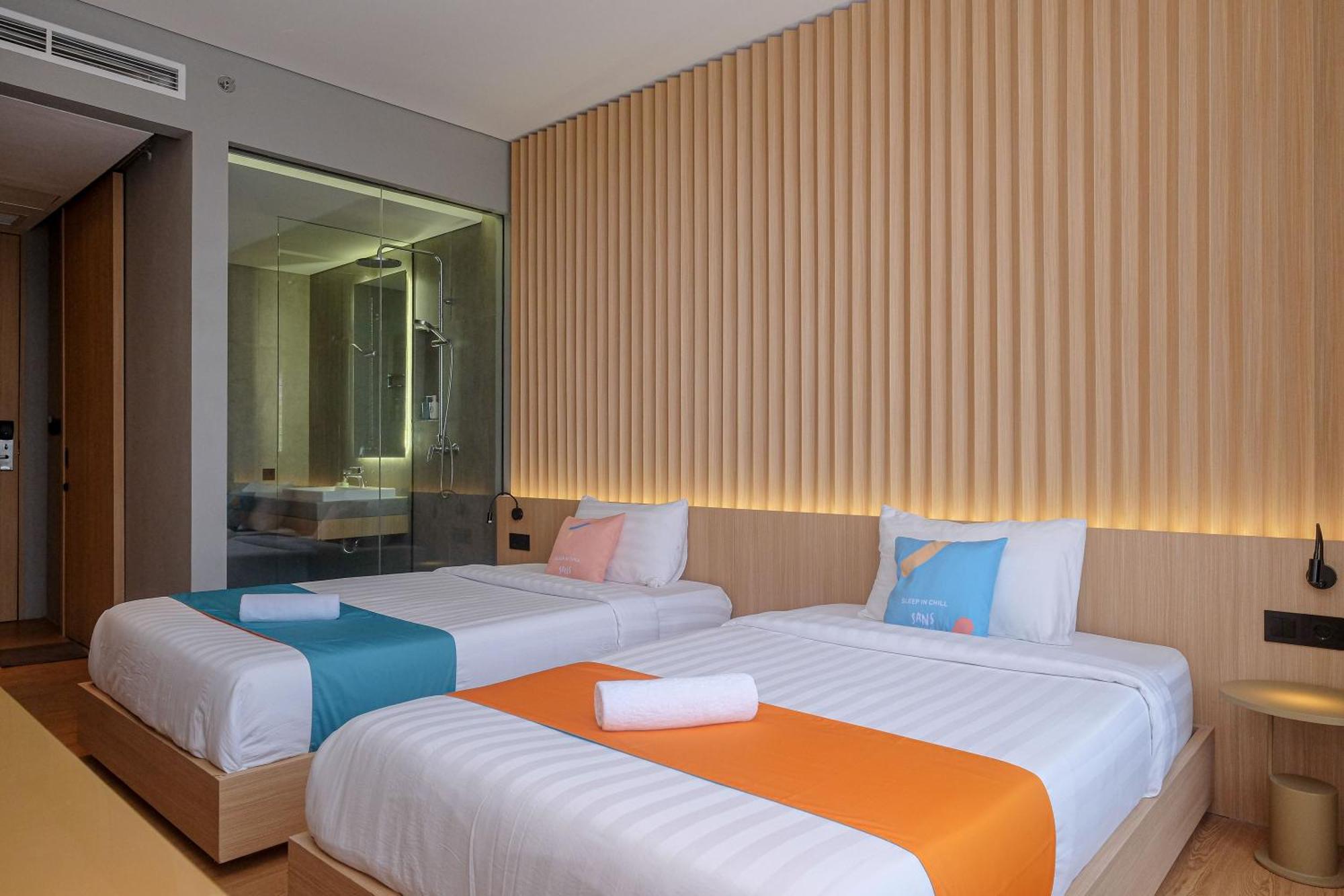 Sans Hotel Rg Living Jogja By Reddoorz Yogyakarta Exterior photo