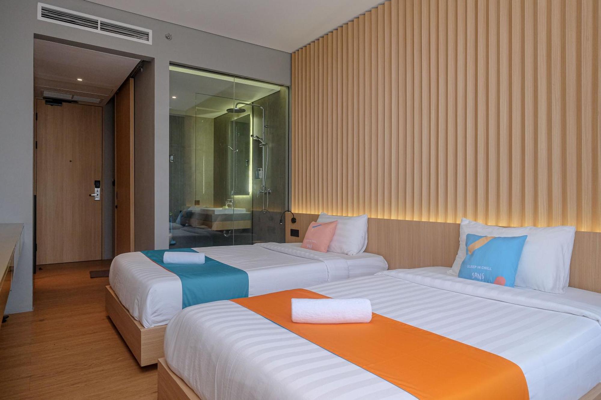 Sans Hotel Rg Living Jogja By Reddoorz Yogyakarta Exterior photo
