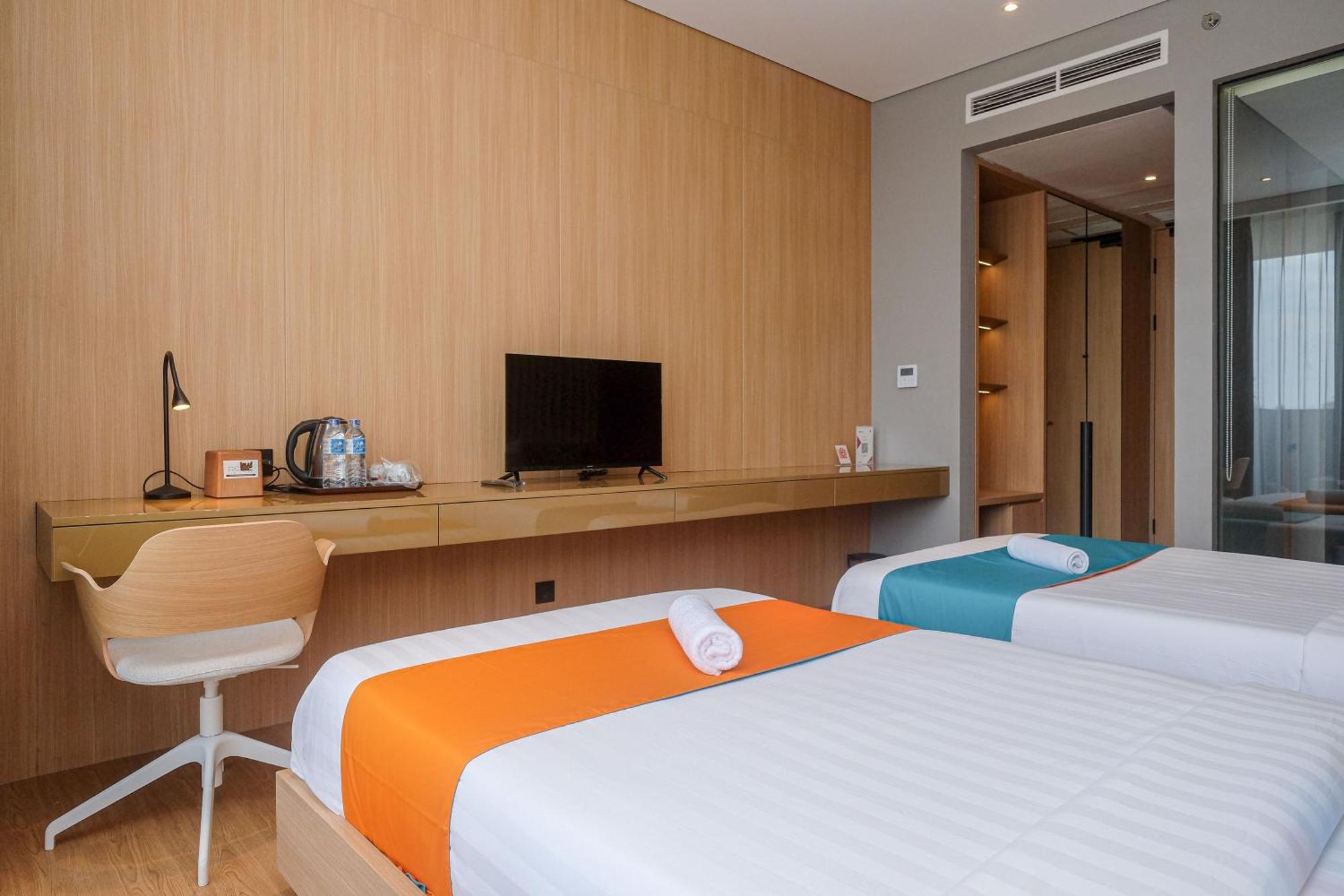 Sans Hotel Rg Living Jogja By Reddoorz Yogyakarta Exterior photo