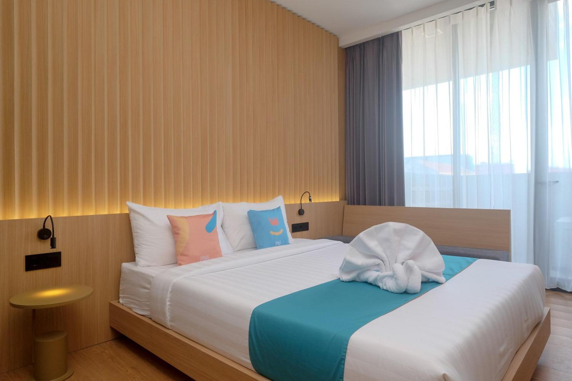 Sans Hotel Rg Living Jogja By Reddoorz Yogyakarta Exterior photo