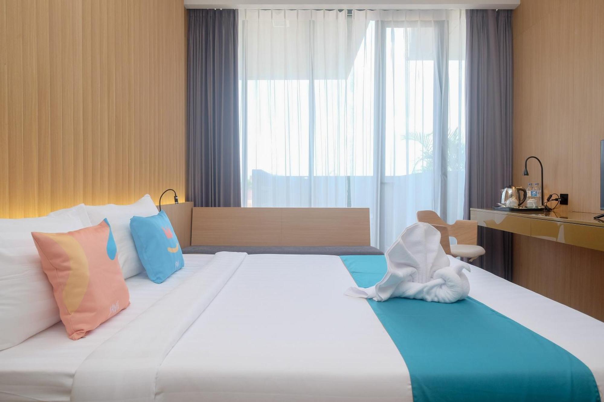 Sans Hotel Rg Living Jogja By Reddoorz Yogyakarta Exterior photo