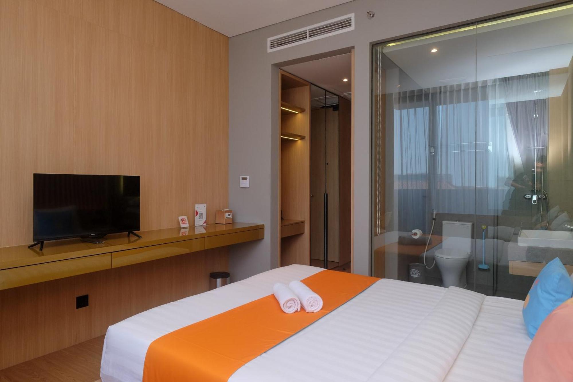 Sans Hotel Rg Living Jogja By Reddoorz Yogyakarta Exterior photo