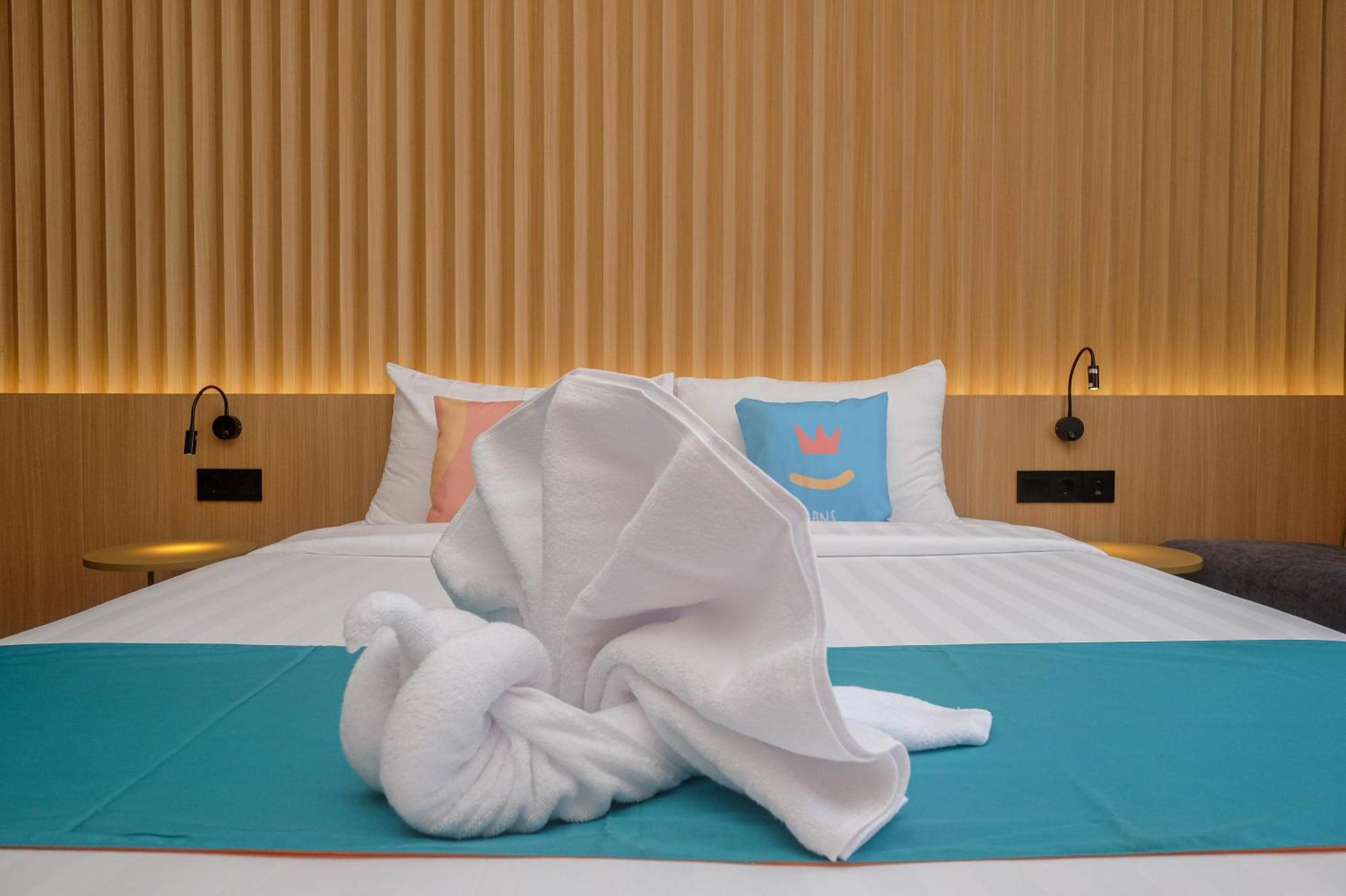 Sans Hotel Rg Living Jogja By Reddoorz Yogyakarta Exterior photo