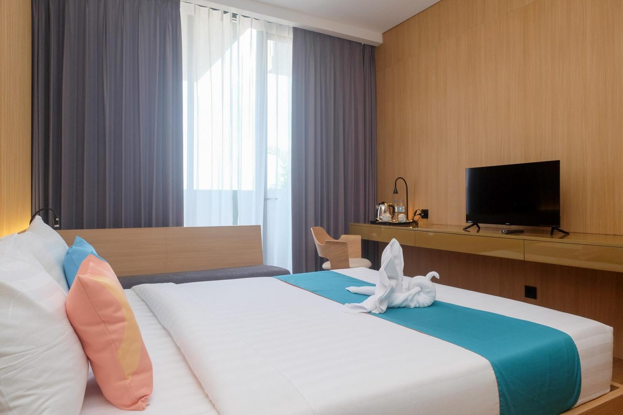 Sans Hotel Rg Living Jogja By Reddoorz Yogyakarta Exterior photo
