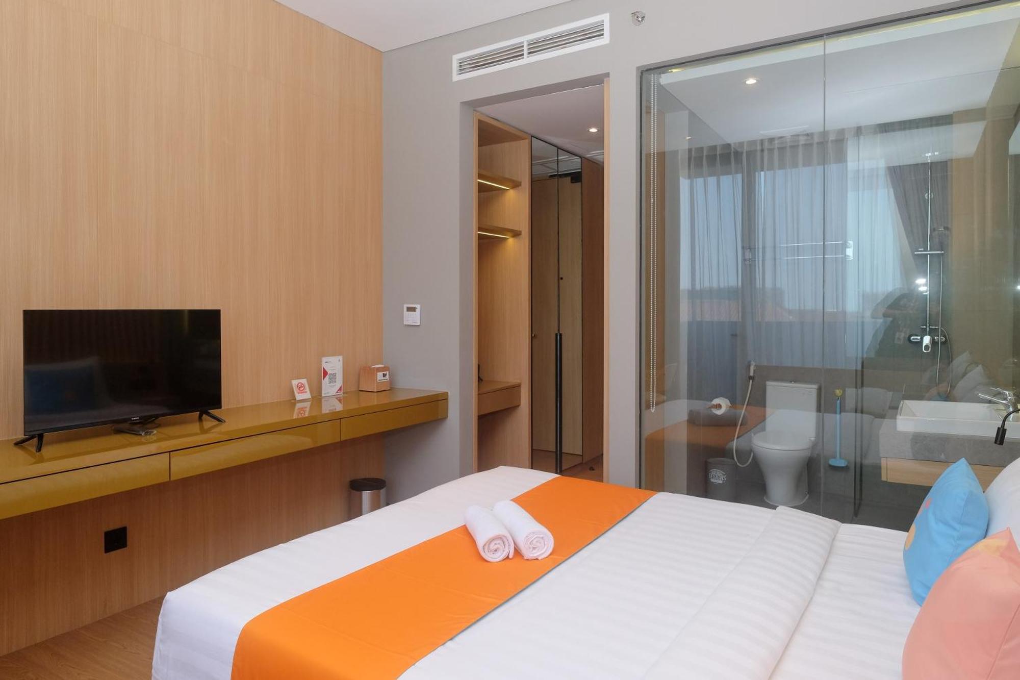 Sans Hotel Rg Living Jogja By Reddoorz Yogyakarta Exterior photo