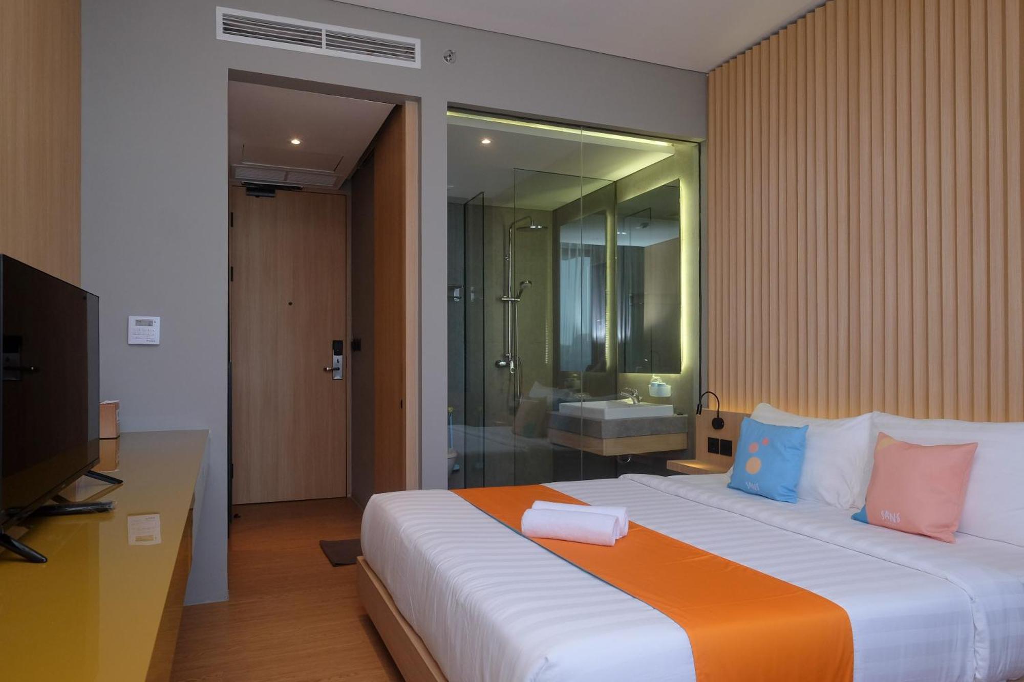 Sans Hotel Rg Living Jogja By Reddoorz Yogyakarta Exterior photo