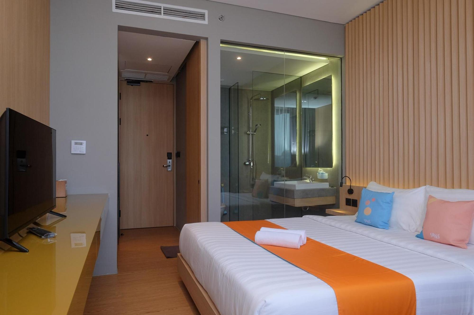 Sans Hotel Rg Living Jogja By Reddoorz Yogyakarta Exterior photo